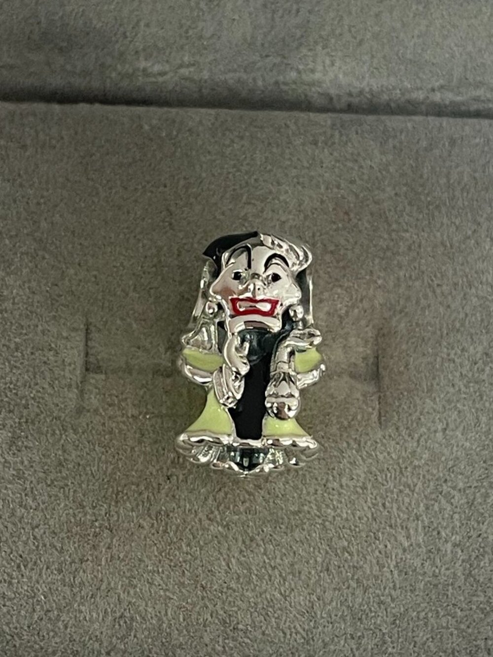 Cruella De Vil Charm by Pandora – 101 Dalmatians